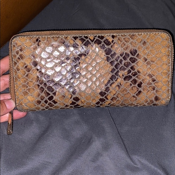 Michael Kors matching set with purse and wallet - Picture 4 of 8